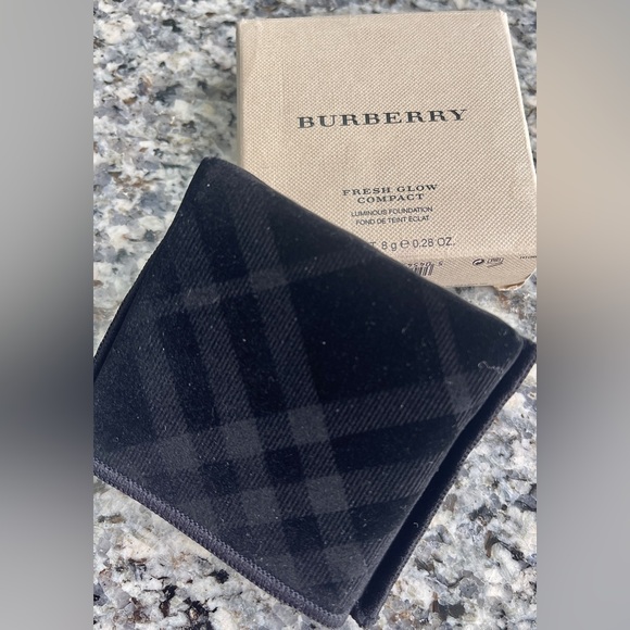 Burberry Gorgeous Compact Foundation Pressed powder NIB Fresh Glow Almond No 43 - Picture 10 of 11